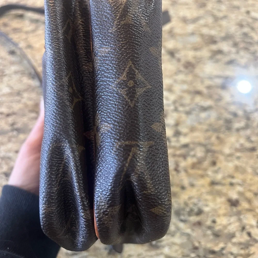 Vintage Louis Vuitton Amazone Monogram Crossbody Bag - Picture 3 of 9